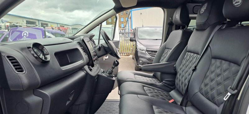 VAUXHALL VIVARO