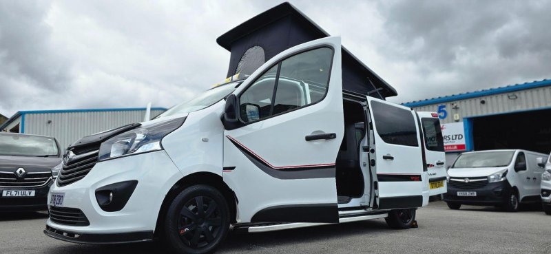 VAUXHALL VIVARO