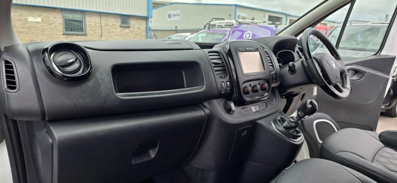 VAUXHALL VIVARO