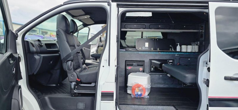 VAUXHALL VIVARO