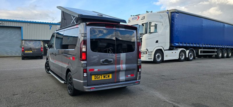 VAUXHALL VIVARO