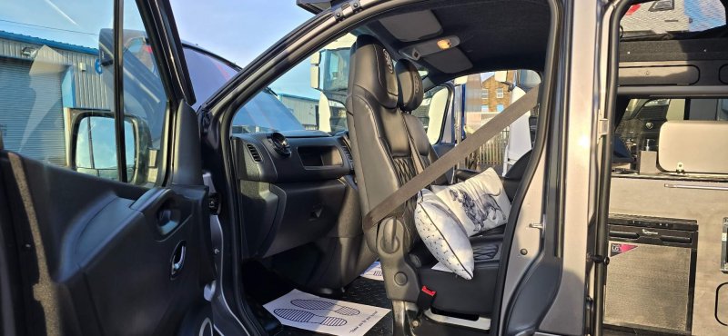 VAUXHALL VIVARO
