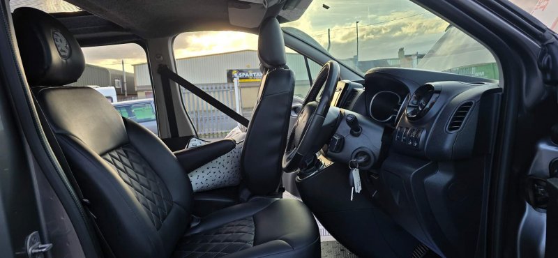 VAUXHALL VIVARO