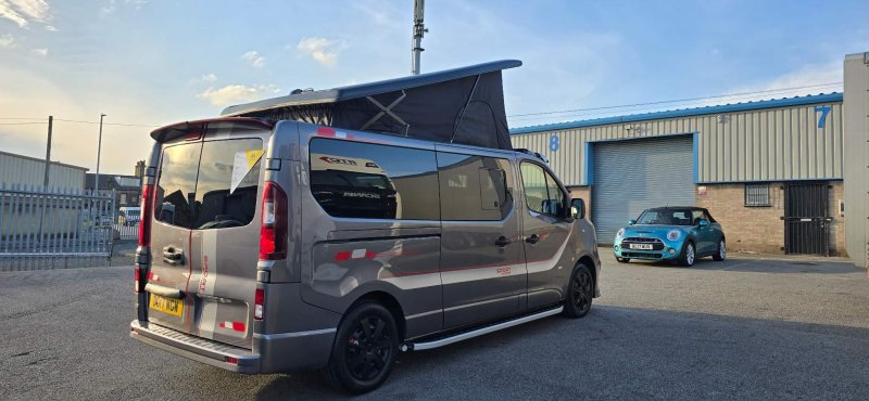 VAUXHALL VIVARO