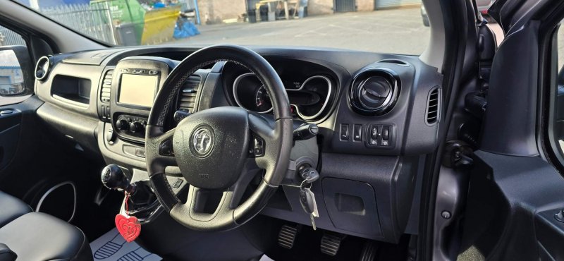 VAUXHALL VIVARO