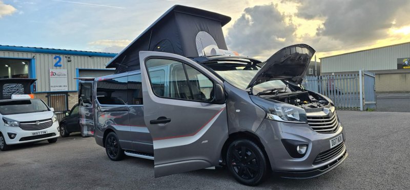 VAUXHALL VIVARO