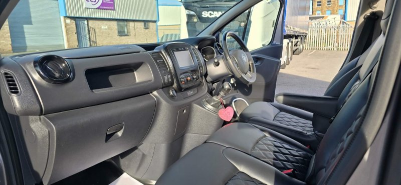 VAUXHALL VIVARO