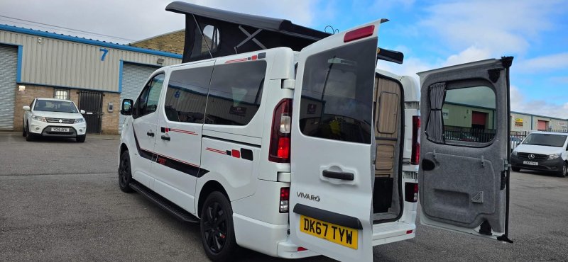 VAUXHALL VIVARO