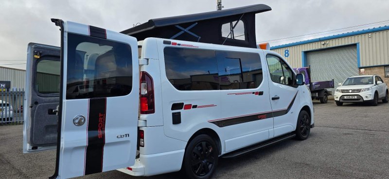 VAUXHALL VIVARO