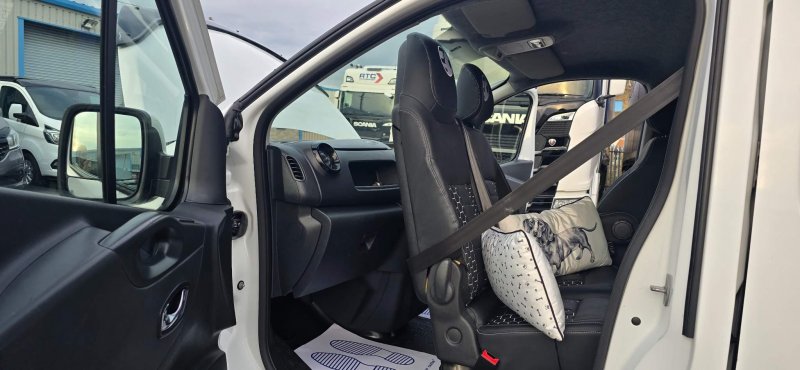 VAUXHALL VIVARO