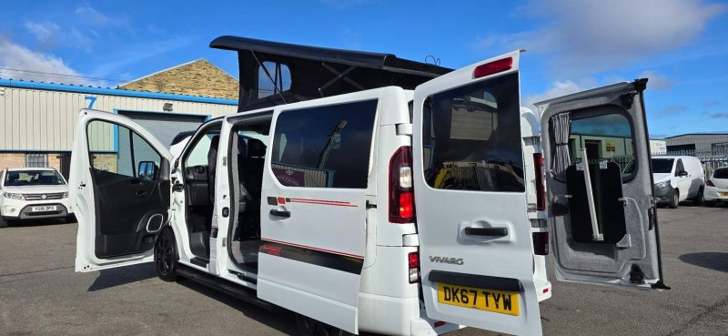 VAUXHALL VIVARO