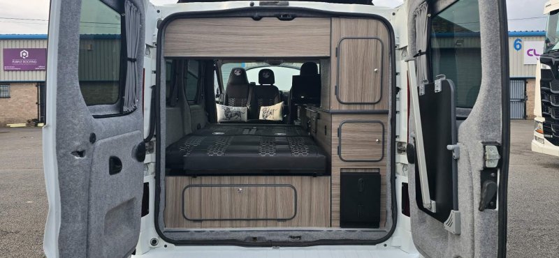 VAUXHALL VIVARO
