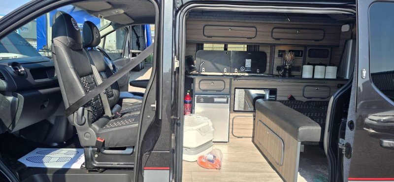 VAUXHALL VIVARO