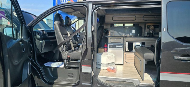 VAUXHALL VIVARO