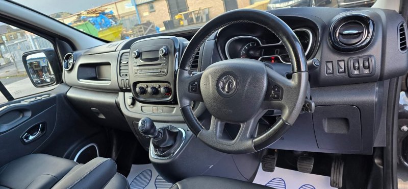 VAUXHALL VIVARO