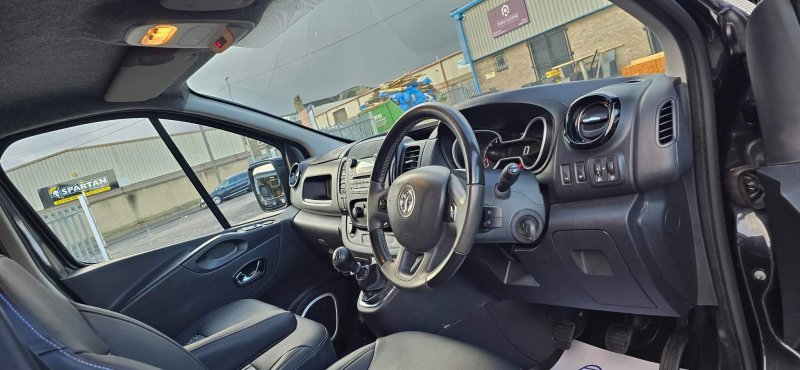 VAUXHALL VIVARO
