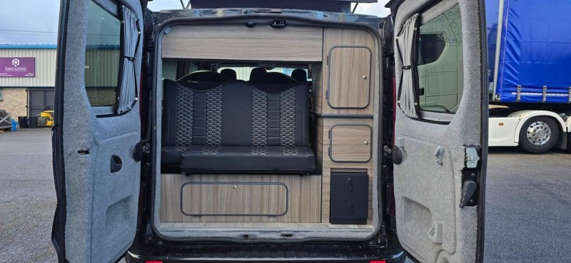 VAUXHALL VIVARO