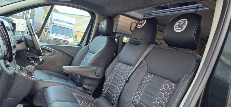 VAUXHALL VIVARO