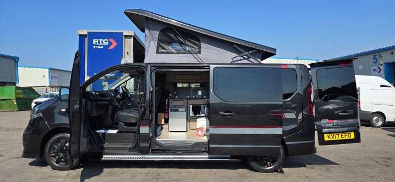 VAUXHALL VIVARO