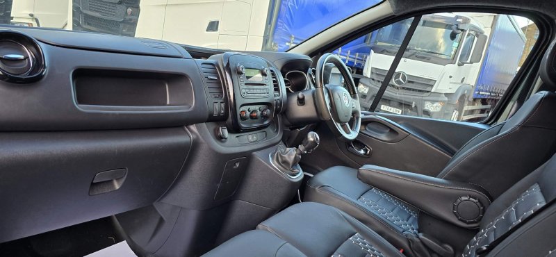 VAUXHALL VIVARO