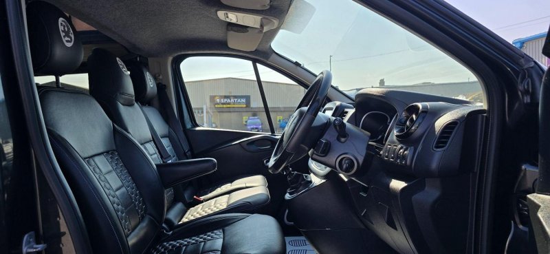 VAUXHALL VIVARO
