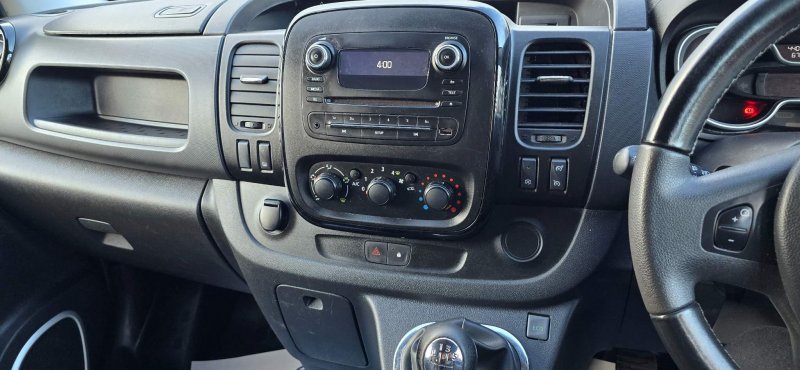 VAUXHALL VIVARO
