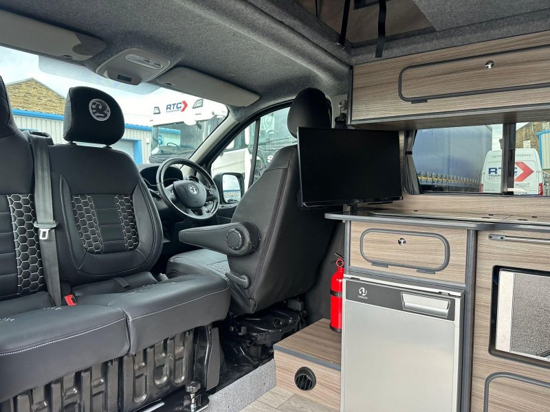 VAUXHALL VIVARO