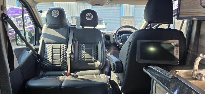 VAUXHALL VIVARO