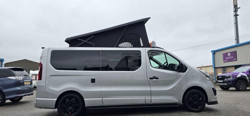 VAUXHALL VIVARO