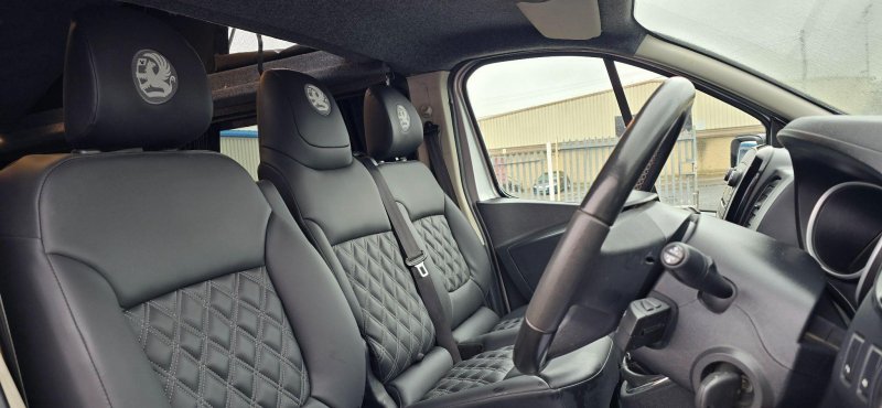 VAUXHALL VIVARO
