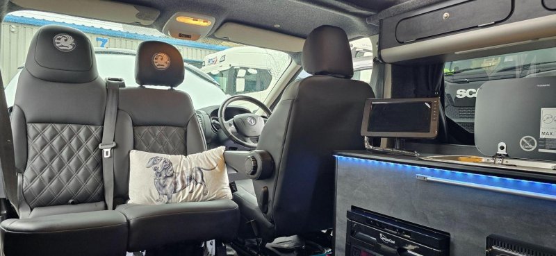 VAUXHALL VIVARO