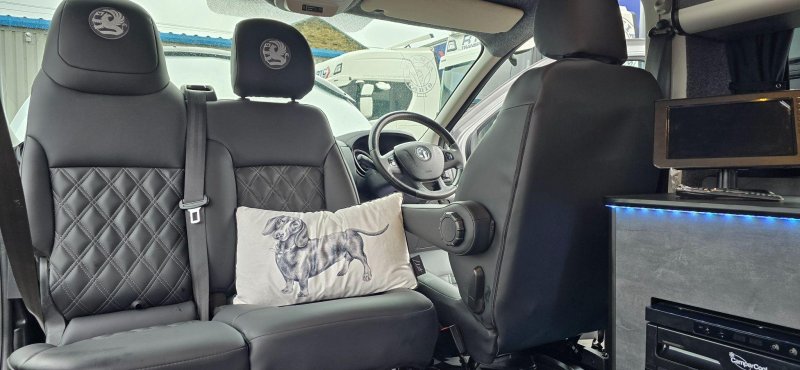 VAUXHALL VIVARO