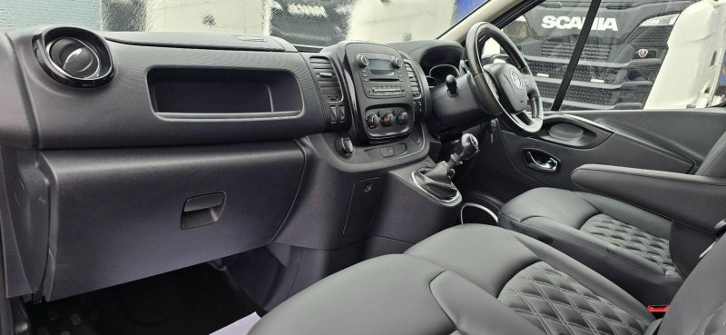 VAUXHALL VIVARO