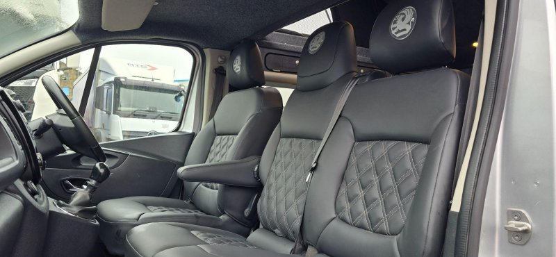 VAUXHALL VIVARO