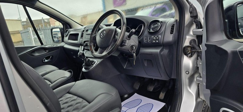 VAUXHALL VIVARO