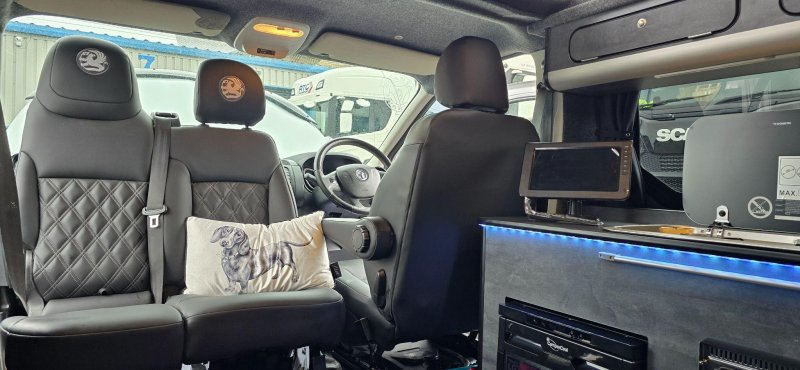 VAUXHALL VIVARO