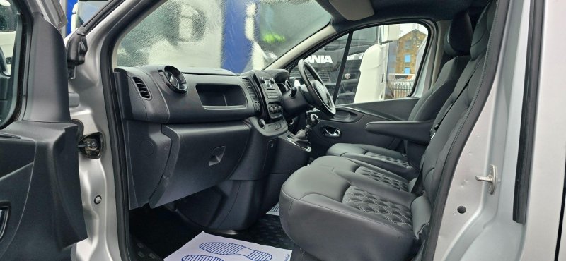 VAUXHALL VIVARO