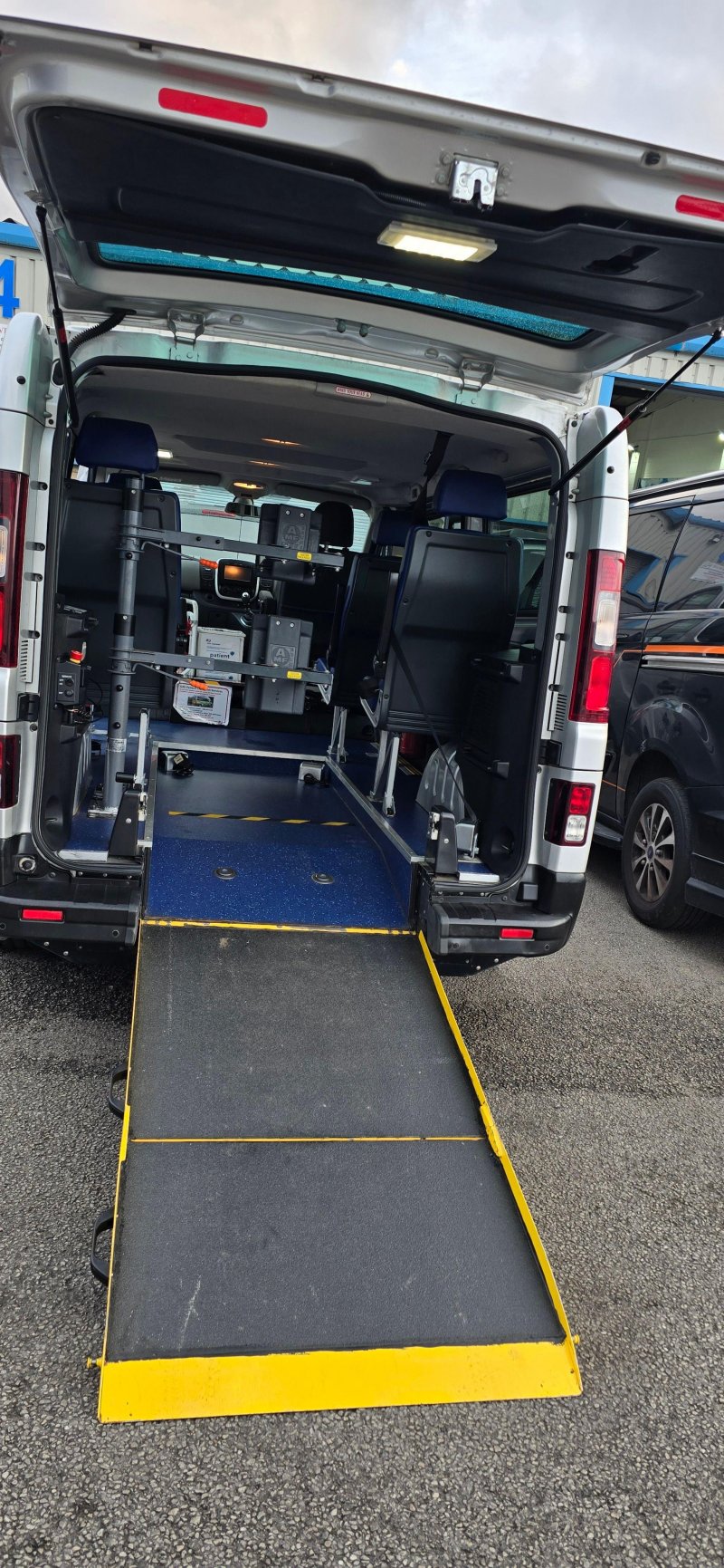 RENAULT TRAFIC