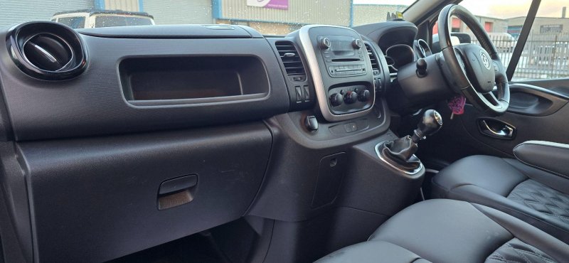 VAUXHALL VIVARO