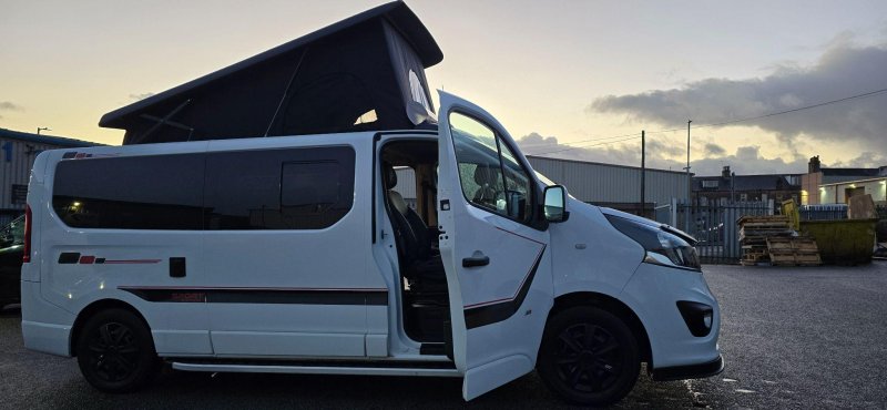 VAUXHALL VIVARO