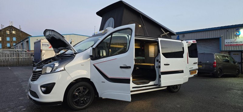 VAUXHALL VIVARO