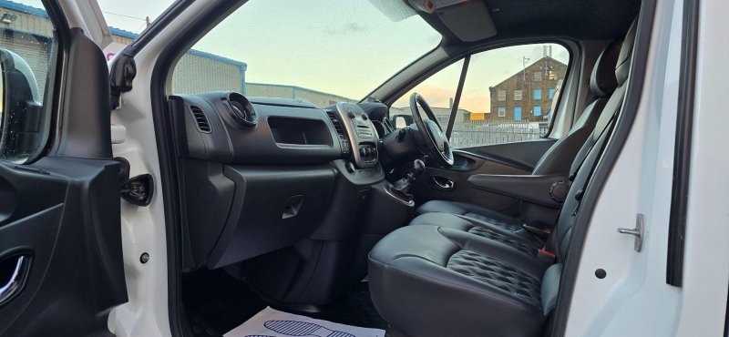 VAUXHALL VIVARO