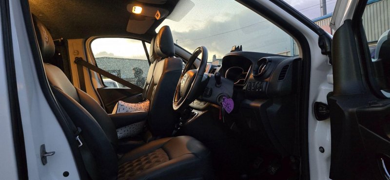VAUXHALL VIVARO