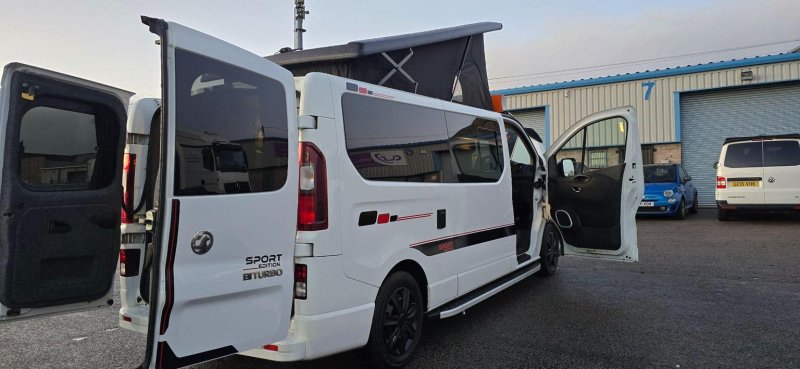 VAUXHALL VIVARO