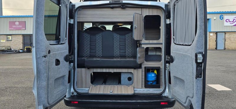 VAUXHALL VIVARO