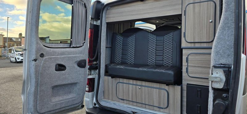 VAUXHALL VIVARO