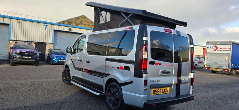 VAUXHALL VIVARO