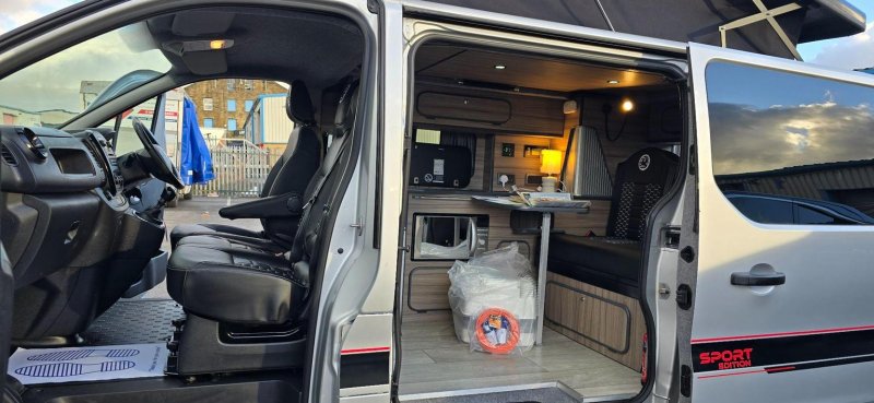 VAUXHALL VIVARO