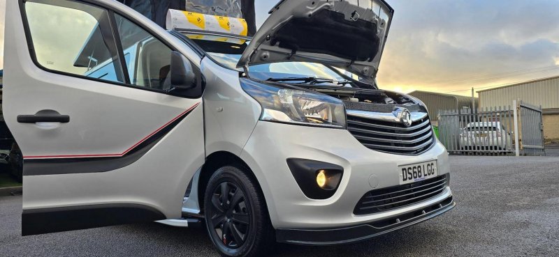 VAUXHALL VIVARO