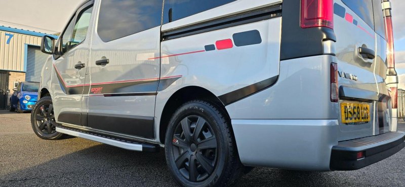 VAUXHALL VIVARO
